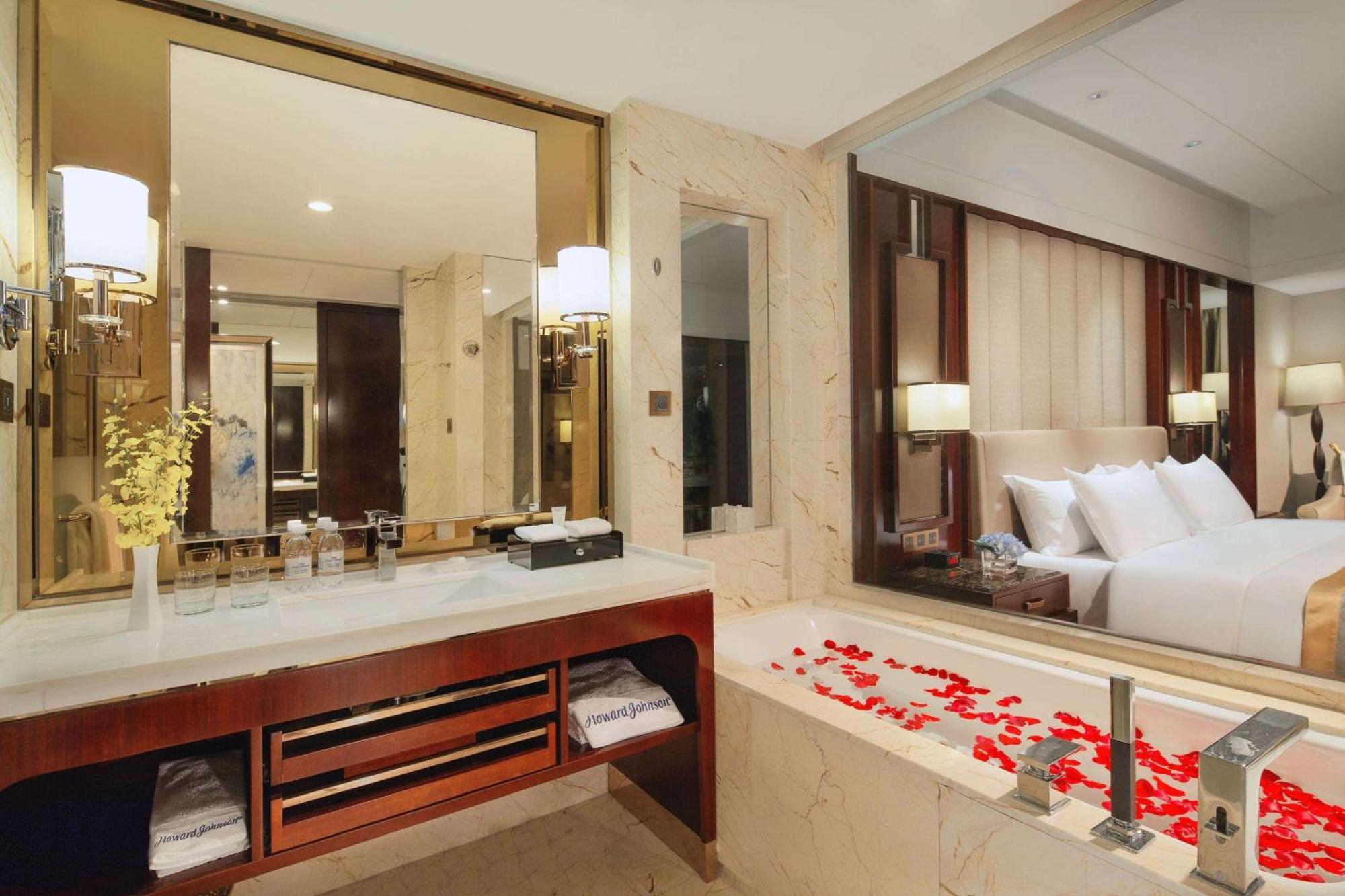 โฮเวิร์ด จอห์นสัน คางต้า พลาซา ชิงเต่า โฮเต็ล Hotel Xianlang ภายนอก รูปภาพ
